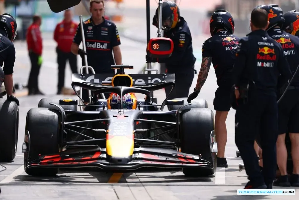 Max Verstappen en un Red Bull Racing.