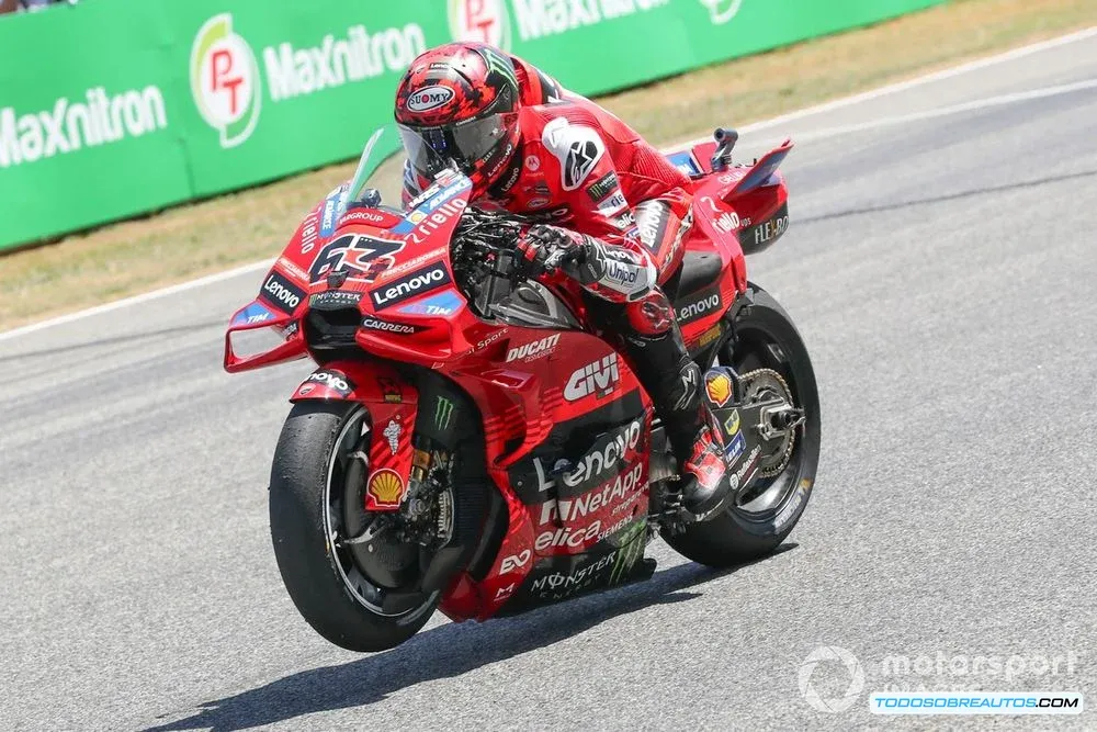 Francesco Bagnaia en su Ducati durante los entrenamientos del Gran Premio de Tailandia.