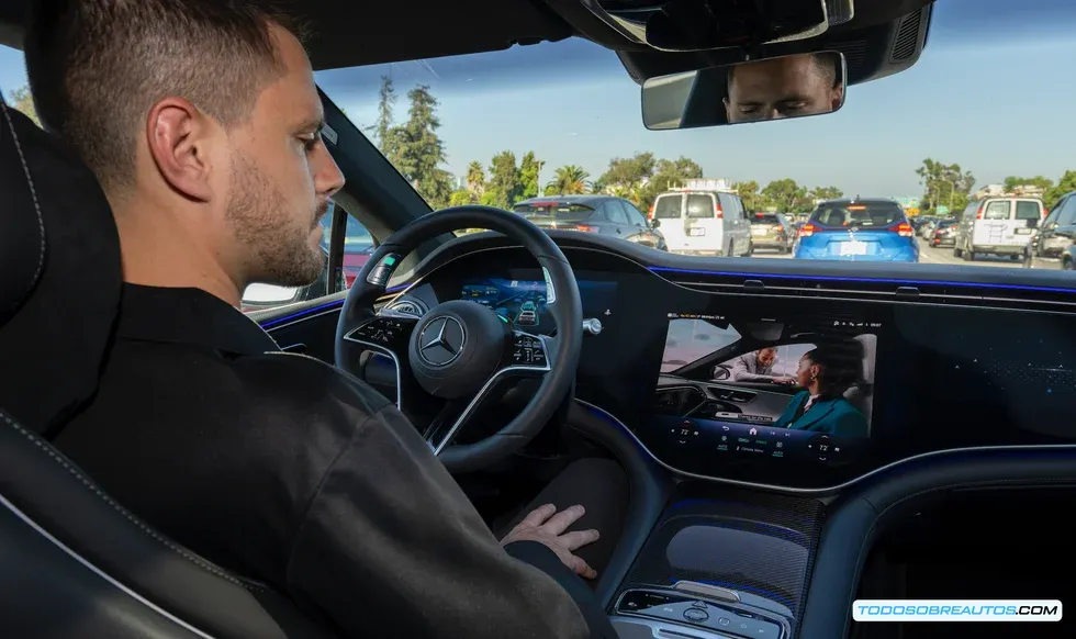 Mercedes-Benz EQS Drive Pilot conduciendo en un entorno real