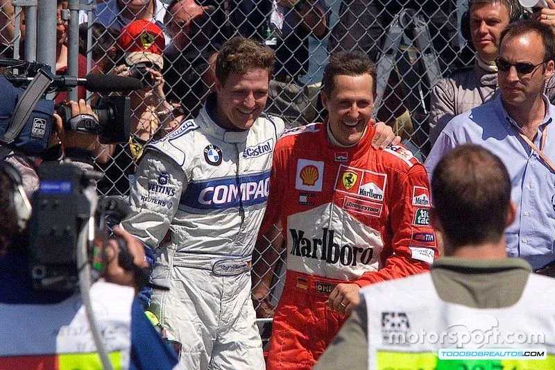 Los hermanos Ralf y Michael Schumacher en un Gran Premio de Fórmula 1.