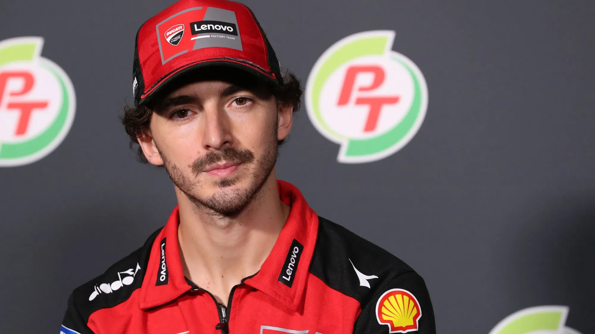 Bagnaia Minimiza Riesgos en MotoGP Tailandia 2025