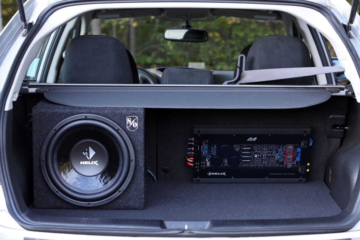 🔊 ¡Siente el Rugido! Descubre para qué Sirve un Subwoofer en tu Auto 🚗