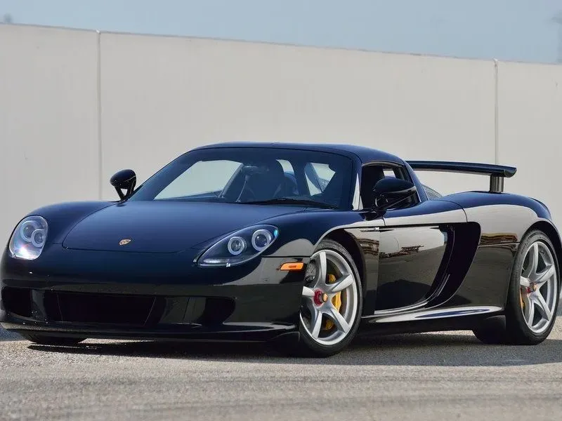 Análisis de la Porsche Carrera GT: Un Servicio de $50,000 y el Amor por un Auto Clásico