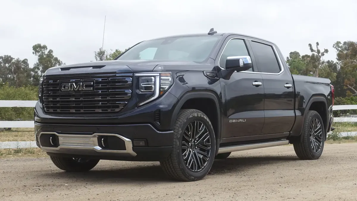 ¡El Rey del Lujo sobre Ruedas! GMC Sierra Denali Ultimate 2022: ¿Más Lujo que Nunca?