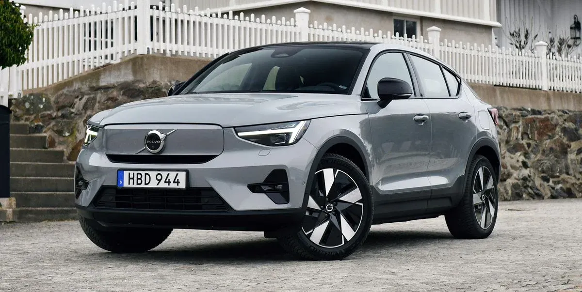 ¡El Volvo C40 Recharge: Un deportivo eléctrico con un toque de rareza! 🤔