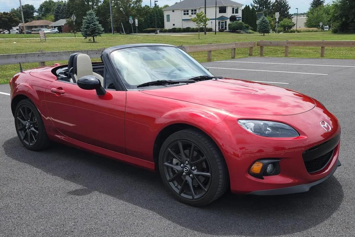 ¡El Mazda MX-5 Miata NC, un amor-odio que te hará vibrar! 🚗