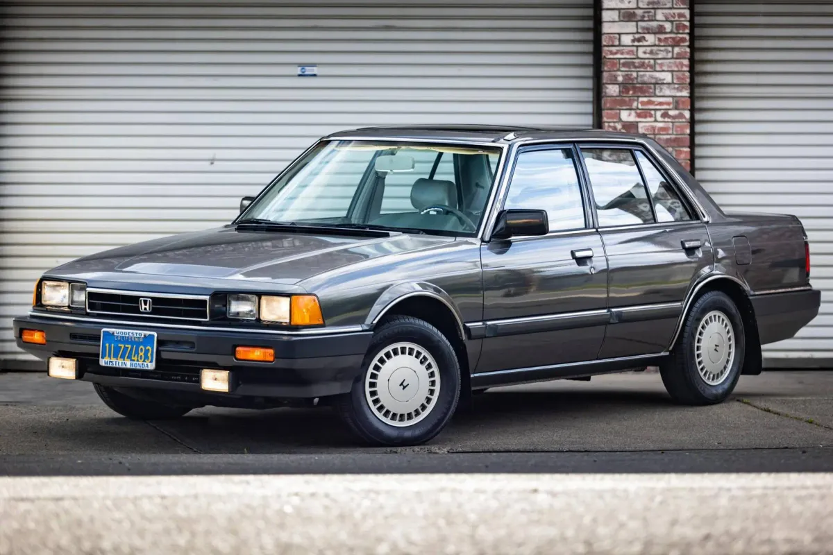 Honda Accord SE-i 1985: Un Viaje al Pasado del Sedan Moderno