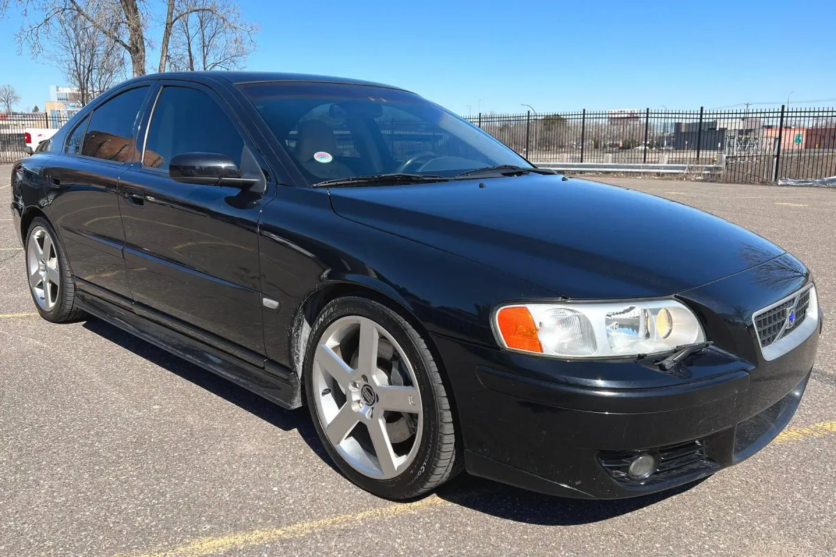 ¡El Volvo S60R más loco que jamás hayas visto! 🤯😱