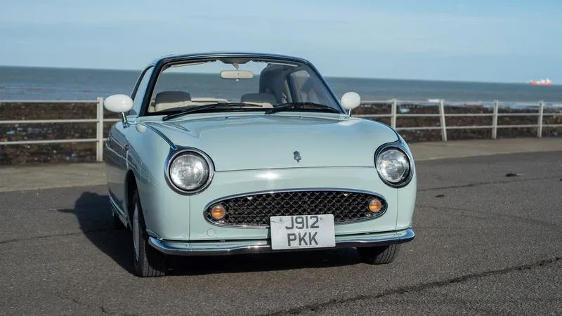 El Nissan Figaro: ¿Un Viaje en el Tiempo a los Años 50? 🚗✨