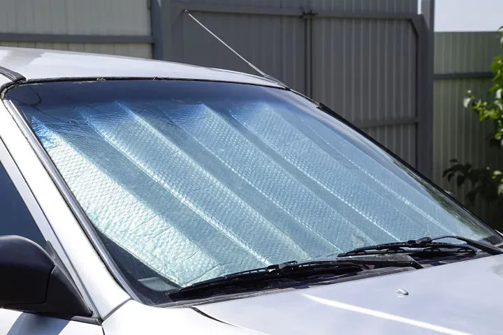 Domina el Calor: La Guía Definitiva para Elegir el Parasol Auto Ideal 🚗☀️