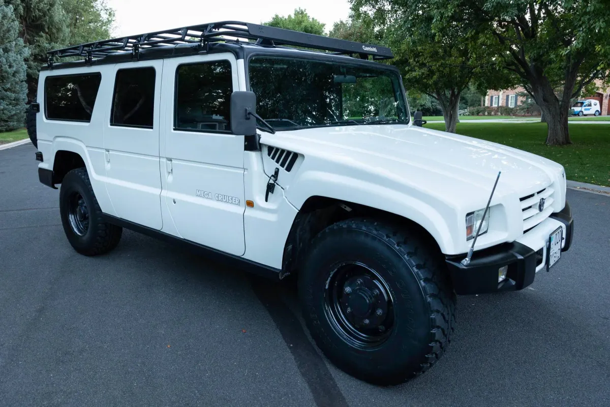 ¡El Toyota Hummer: Un Mega Cruiser Japonés que Sorprende! 🚙✨