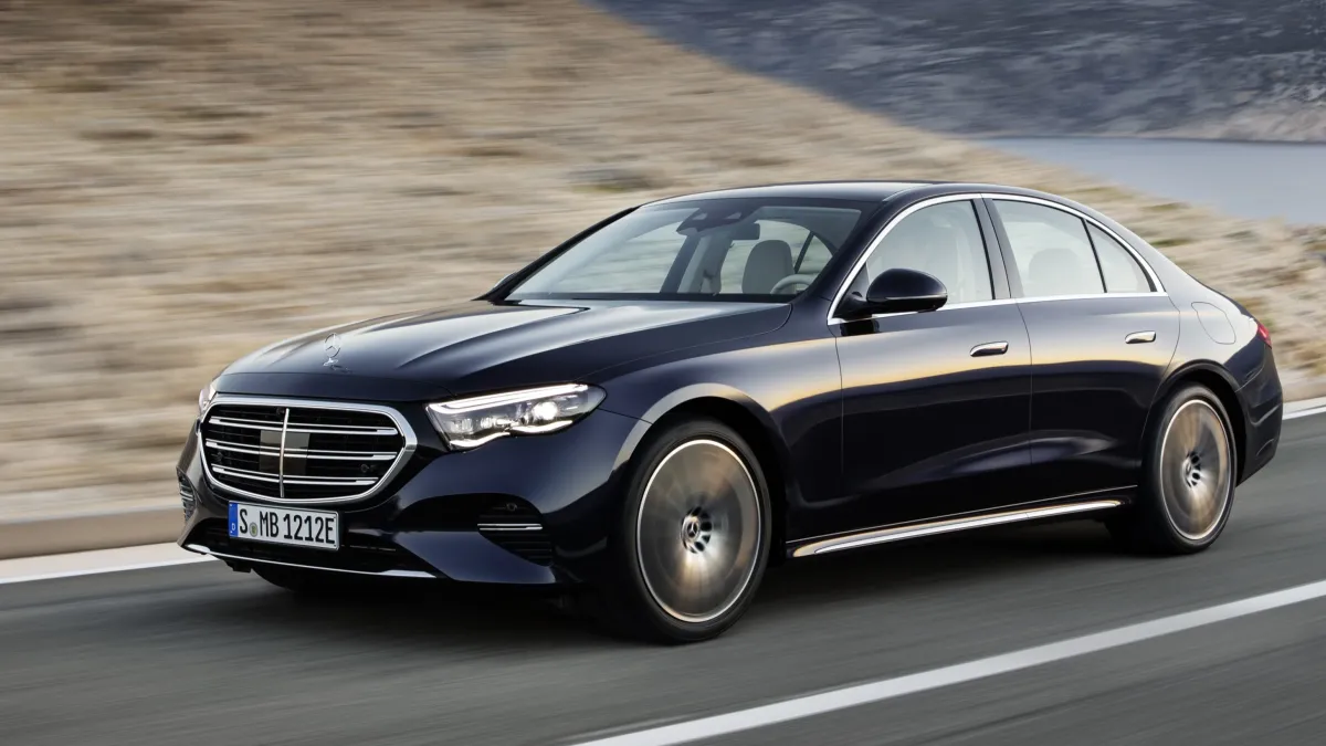 El Nuevo Mercedes-Benz Clase E 2024: Un Vistazo Exclusivo al Sedán Alemán Más Tecnológico