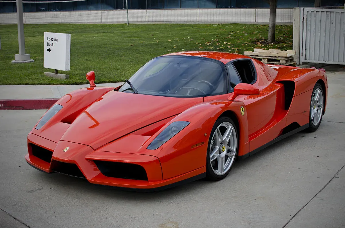 Ferrari Enzo: Un Viaje al Corazón de un Mito 🏎️