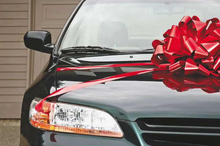 🎁🚗 ¿Deberías Comprar un Auto Nuevo para tu Mamá este Día de la Madre? 🎁🚗