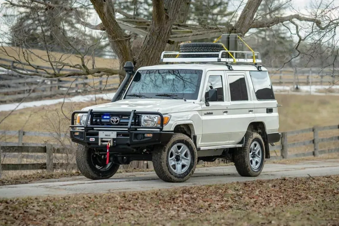 ¡La Toyota Land Cruiser 70 Series se Viste de Armadura! ¿Para Quién es la Kuda?