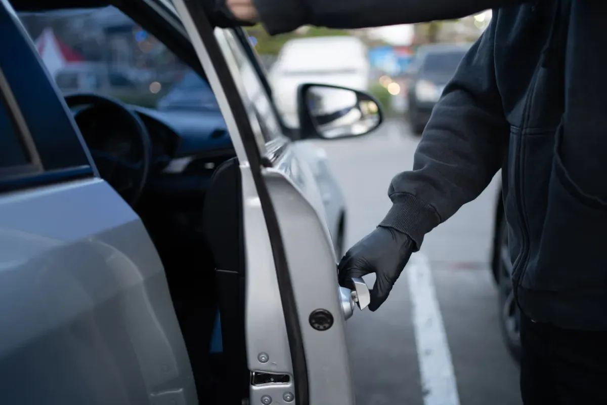 🚗💨 ¡Me robaron el auto y está prendado! Guía para recuperar tu pasión