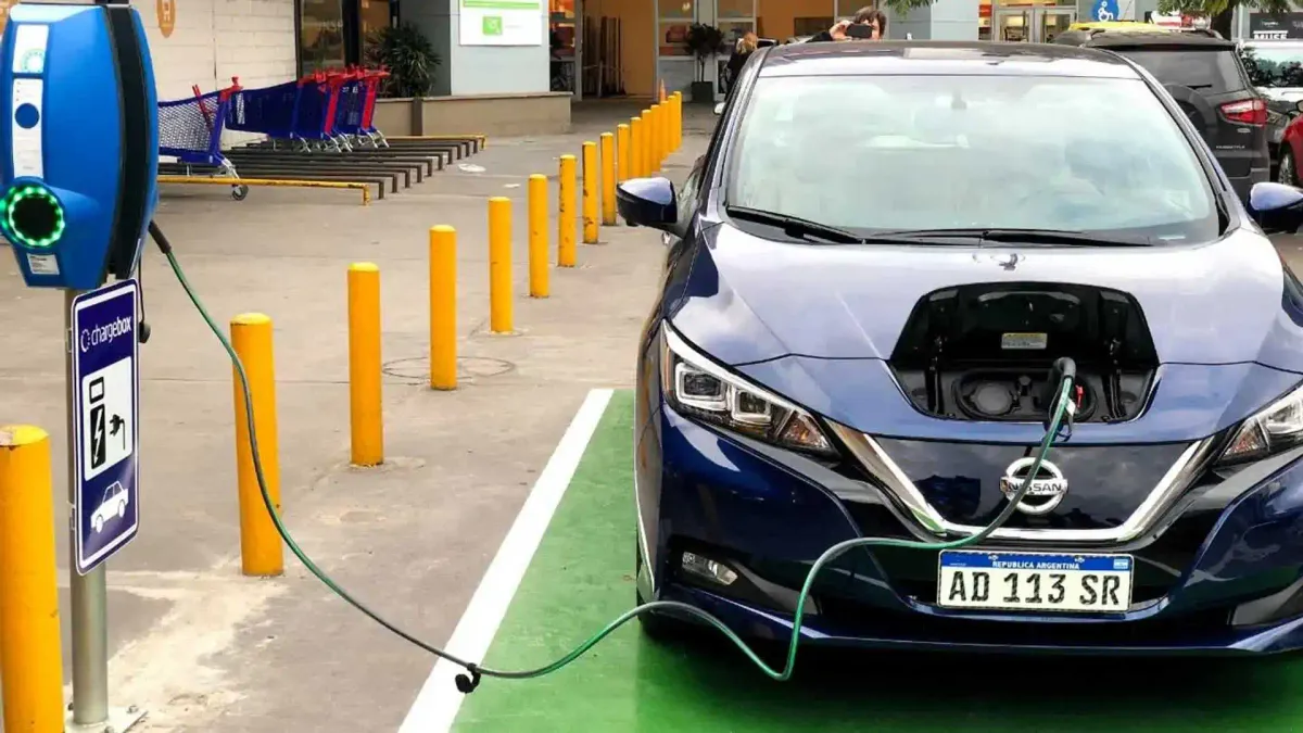 ⚡ Desmitificando la Magia: Cómo Funcionan los Autos Eléctricos 🚗