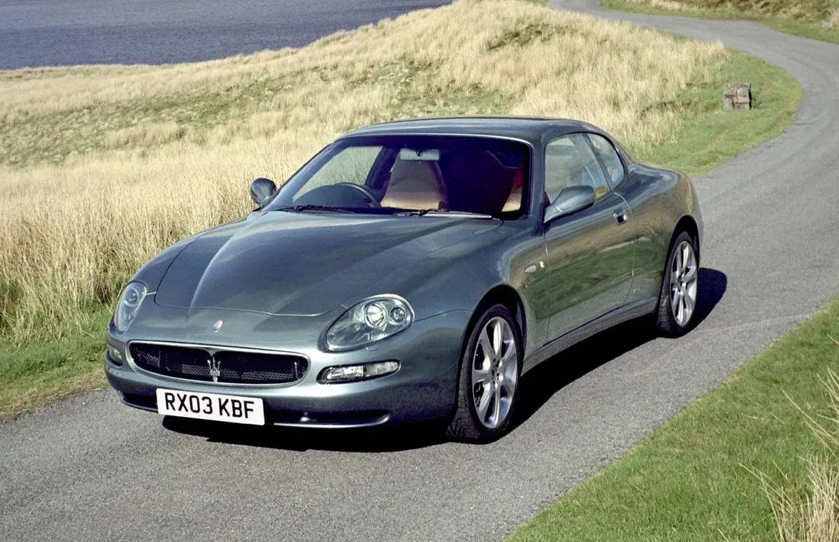 ¿Un Ferrari Disfrazado? Descubriendo el Exótico Maserati Coupé (2002) 🏎️🇮🇹