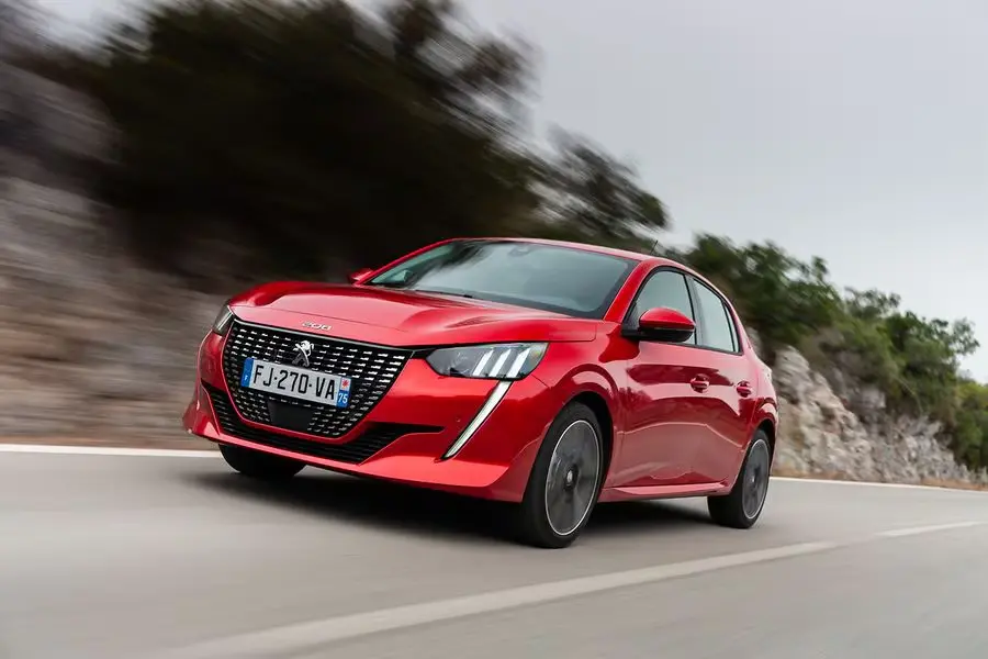 El Rugido del León: Domando el Impresionante Peugeot 208 🦁