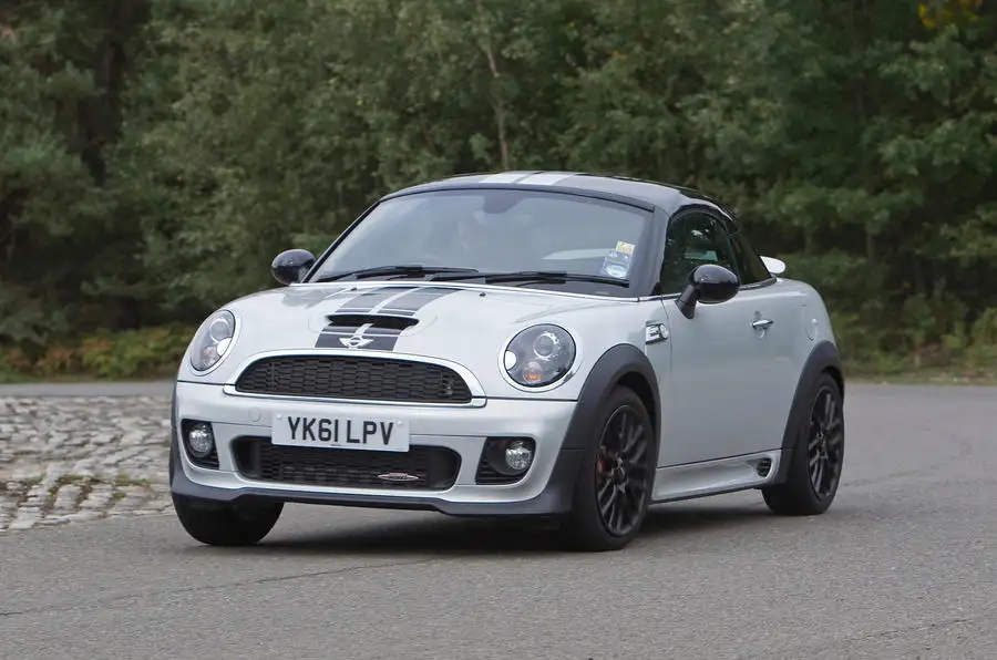 ¿Es el Mini Cooper Coupé JCW el Mini más divertido de conducir? 🚗💨