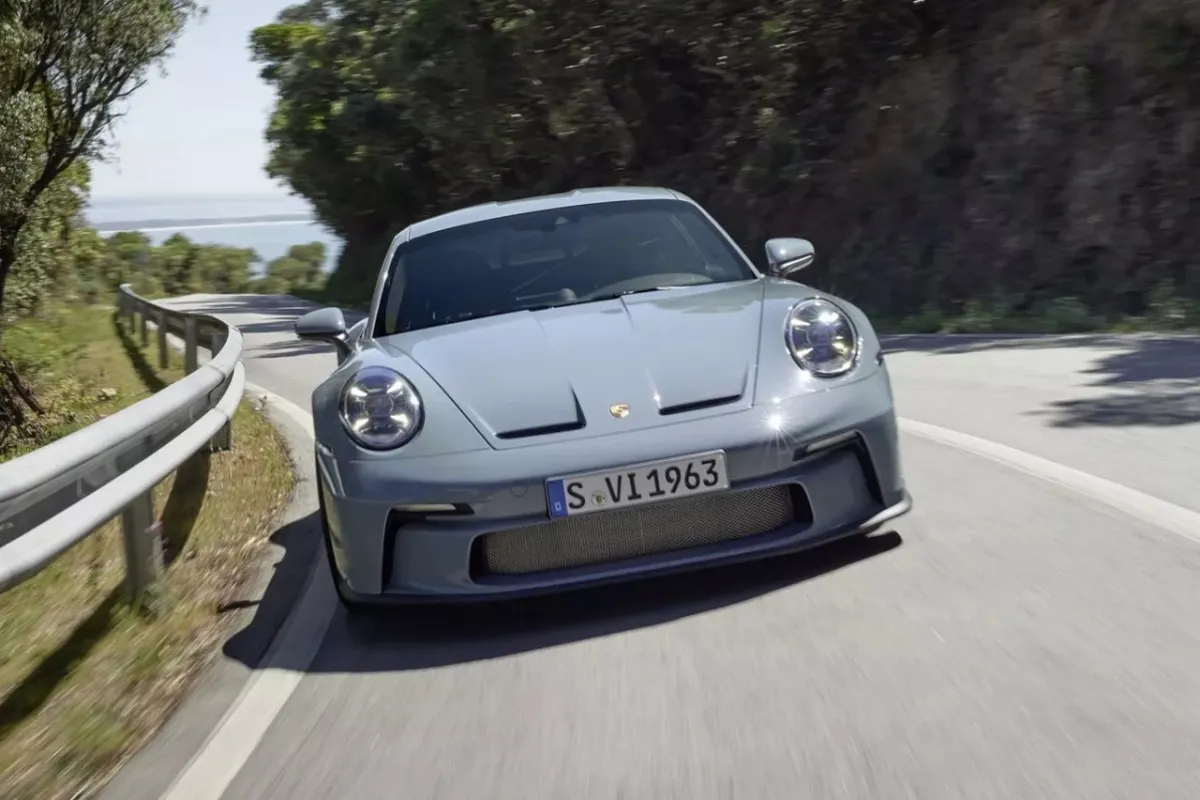 El Enigma del Singer DLS: ¿Es el Porsche 911 Definitivo? 🏎️💨