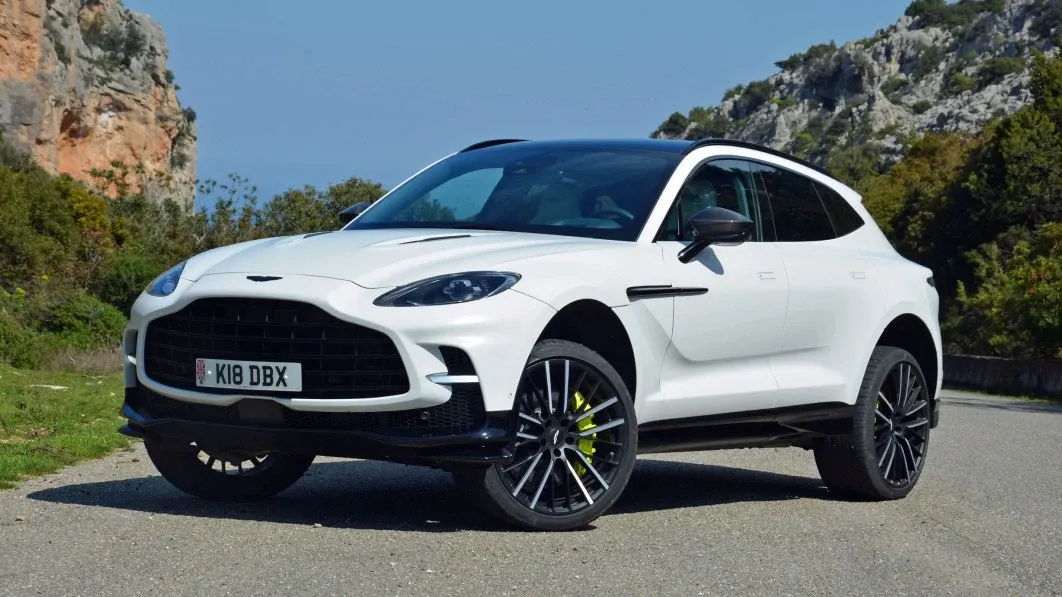 ¡Aston Martin DBX 707: La Bestia Que Se Atreve a Retar a los Mejores!