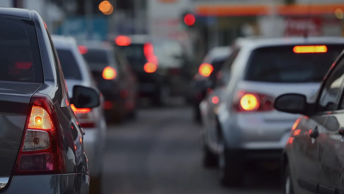 🚗 ¡Alto Ahí! 🛑 ¿Qué Autos NO Circulan Hoy Sábado?