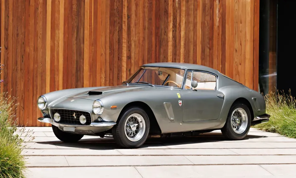 ¡Ferrari 250 GT Lusso: Una Joya Clásica! 🚗💨