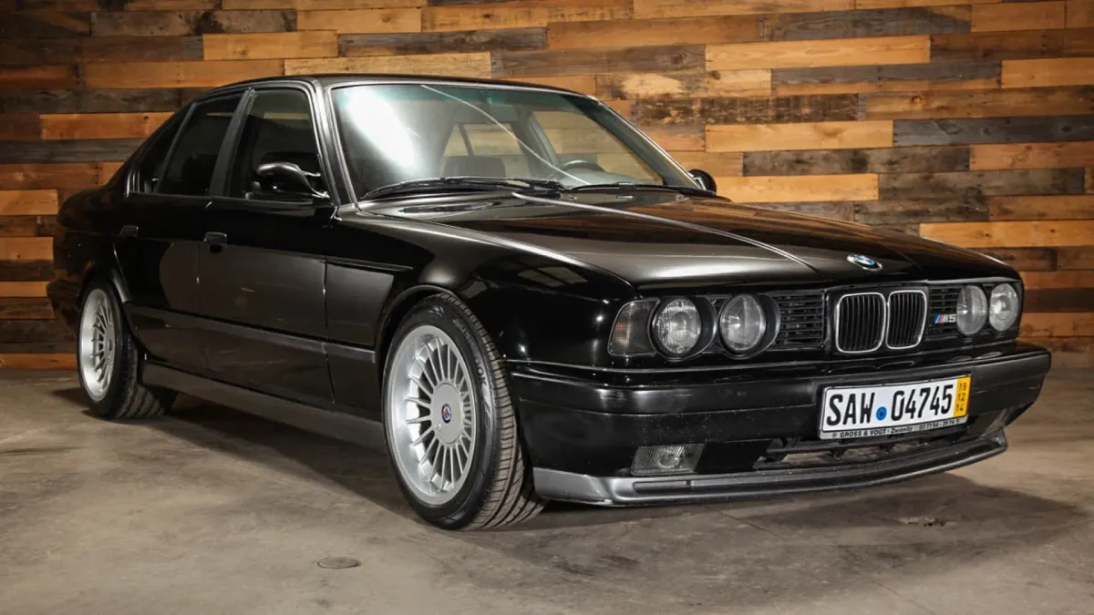 ¡El BMW M5 E34: Un Clásico Que Te Dejará Sin aliento! 🚗💨