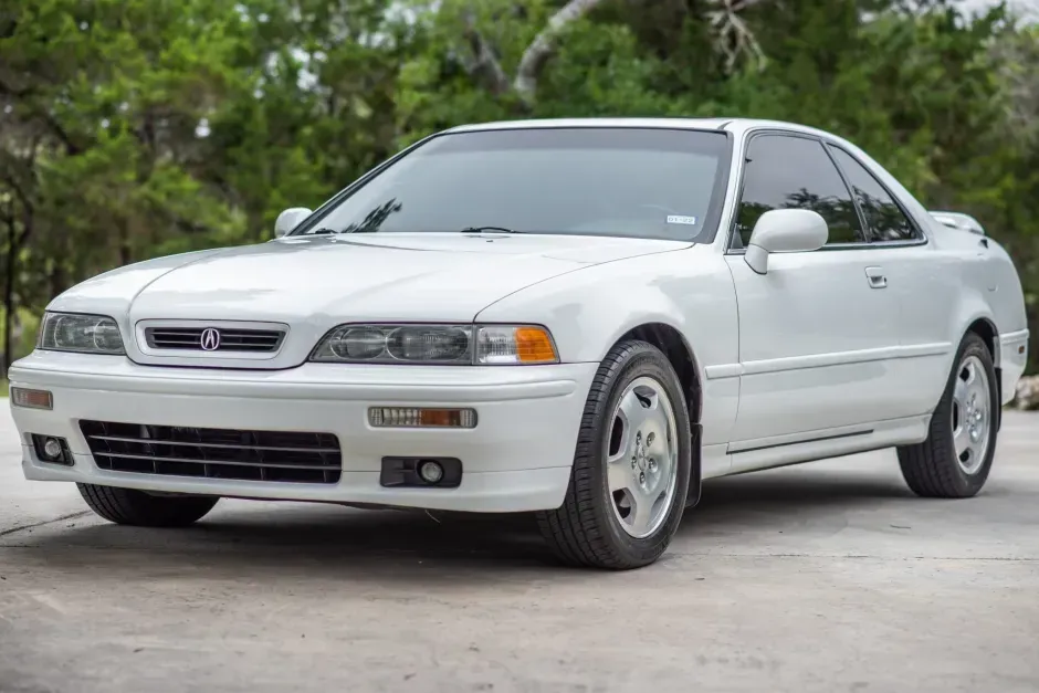 ¡A Toda Velocidad! El Acura Legend Coupe 1994: Un Viaje en el Tiempo