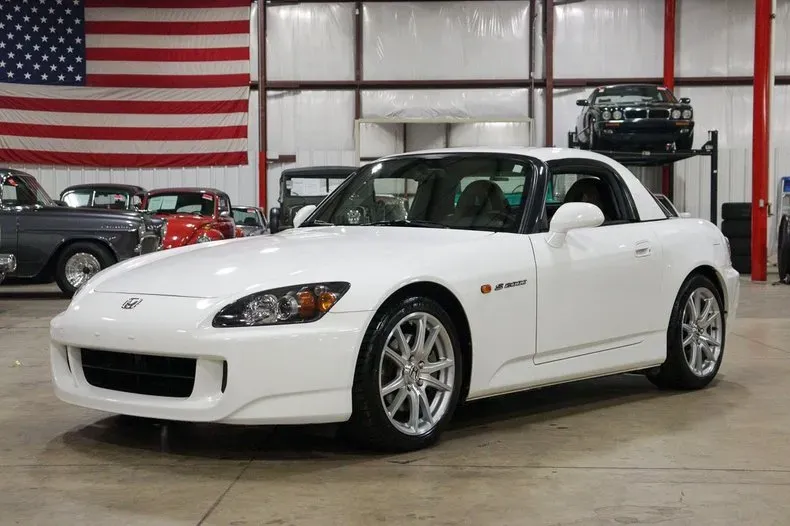 ¡El Honda S2000: Un Deportivo que Vive a su Propia Música! 🤘