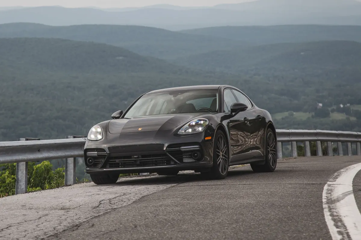 ¡Porsche Panamera Turbo 2017: El Sedán Que No Es Aburrido! 🤯