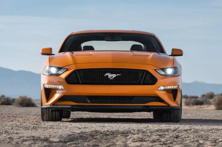 ¡Ford Mustang GT 2018: Un Caballo de Fuerza Impresionante! 🐎💨