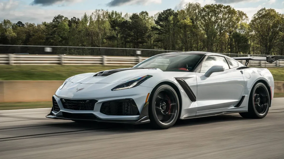 ¡Prepárate para rugir! El Chevrolet Corvette ZR1 2019: Una bestia de la velocidad 🏁