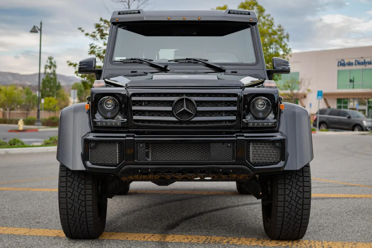 ¡El Mercedes-Benz G550 4x4²: Más alto que un autobús! 😱