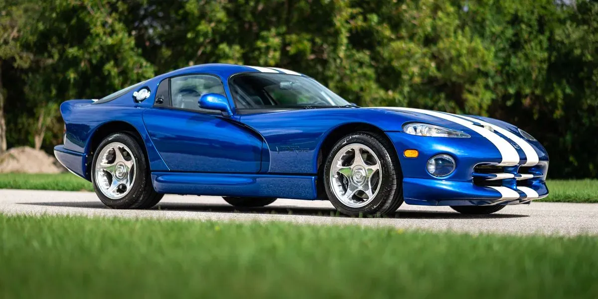 Dodge Viper GTS 1997: Un Año en la Vida de un Auto Icónico 🐍