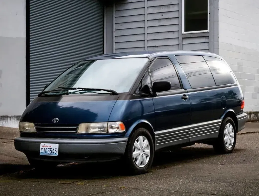 ¡La Toyota Previa: Una Minivan Con Más Historia Que Huevo! 🥚🚗