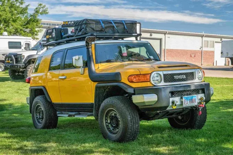 ¡El Toyota FJ Cruiser: Una Explosión de Quirks! 🤔