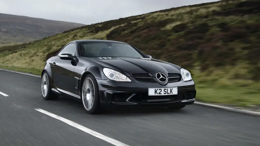 ¡Mercedes-Benz SLK 55 AMG: El roadster que te hará olvidar que es un Mercedes! 🤔