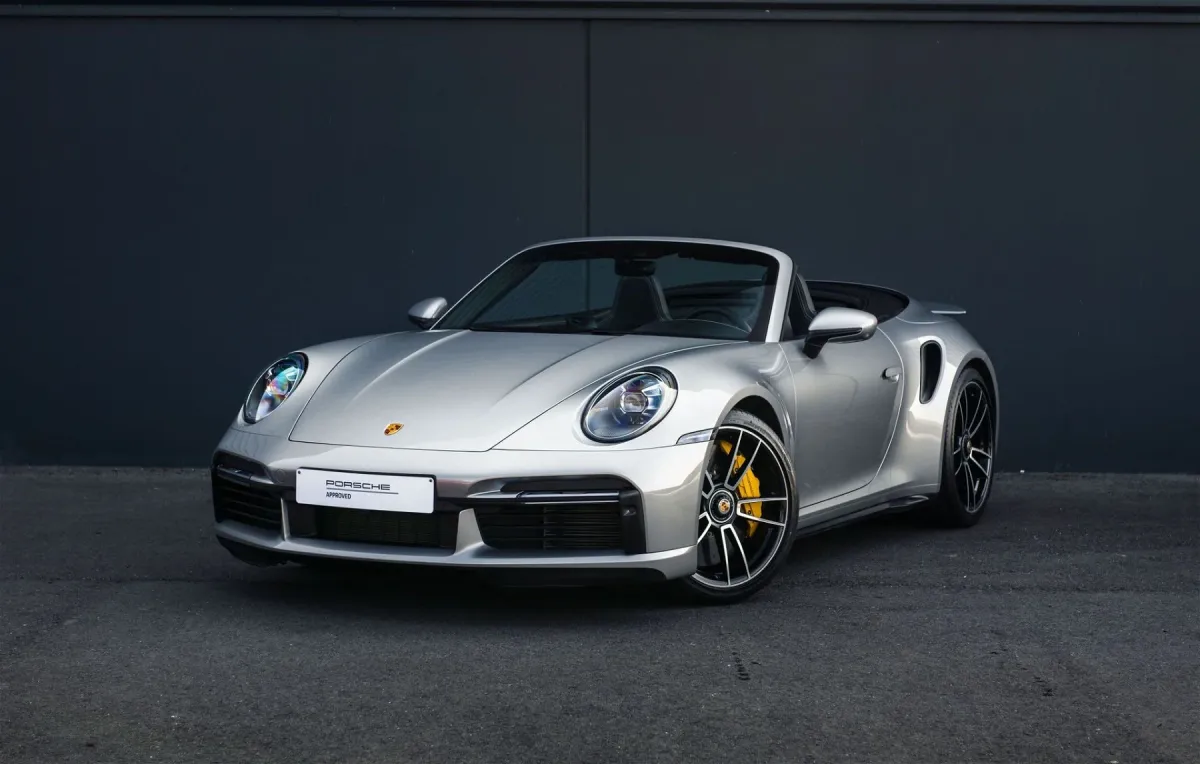 ¡El Porsche 911 Turbo S Cabriolet: El Auto Perfecto para el Día a Día! 🤯