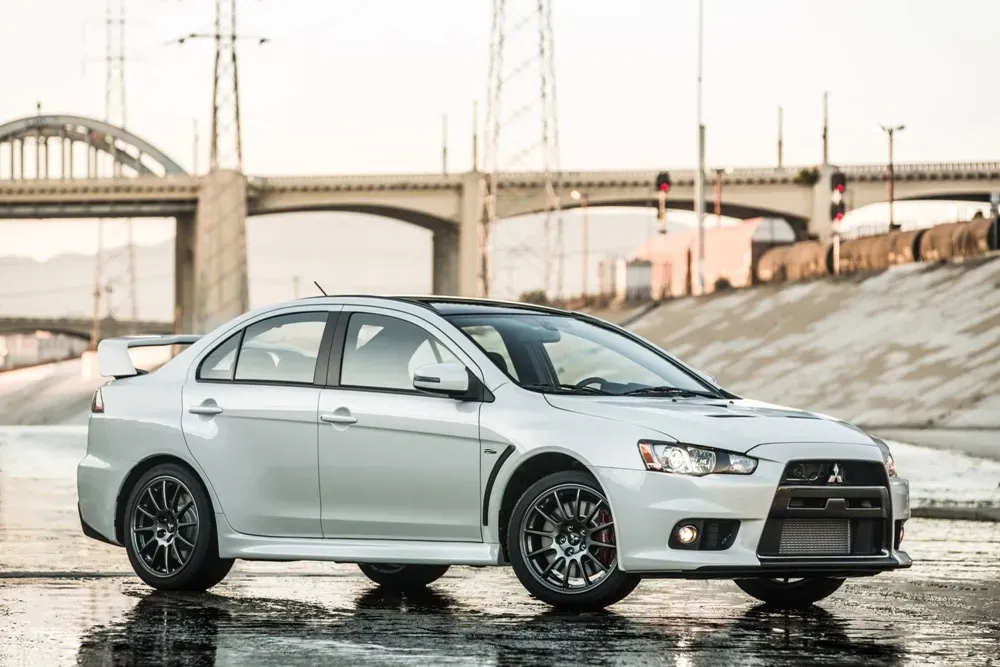 Mitsubishi Lancer Evolution 10: ¿El último rugido del icónico deportivo japonés? 🤔