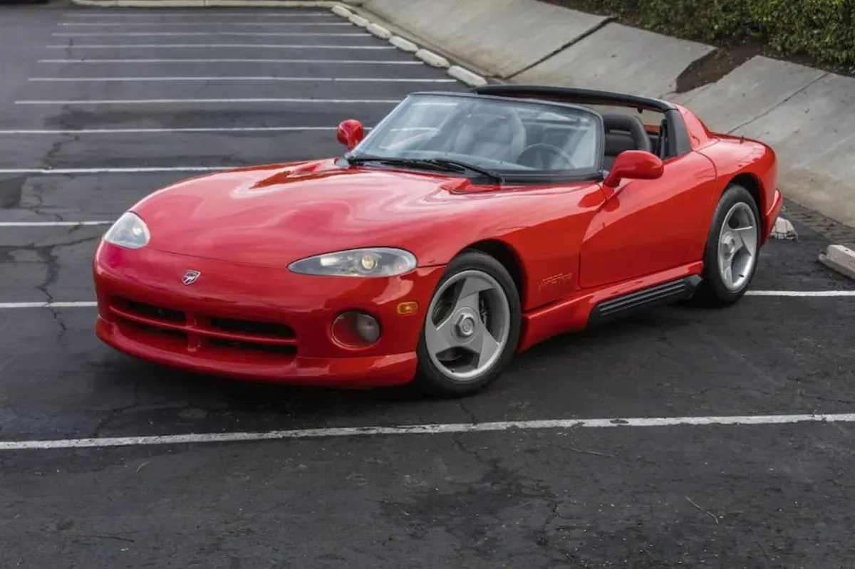 ¡El Dodge Viper 1992: Un Viaje al Pasado! 🐍🚗