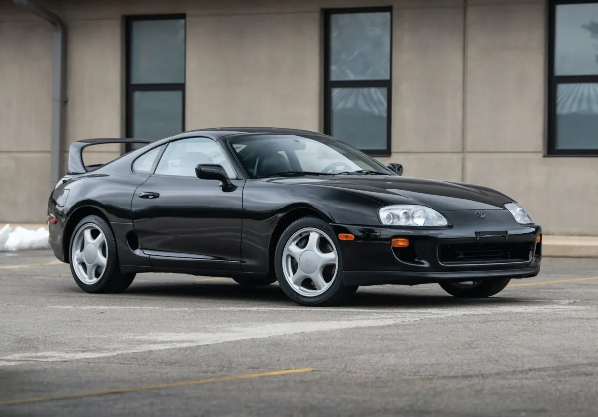 ¡El Toyota Supra Turbo MK4: Una Leyenda del Motor! 🚗💨