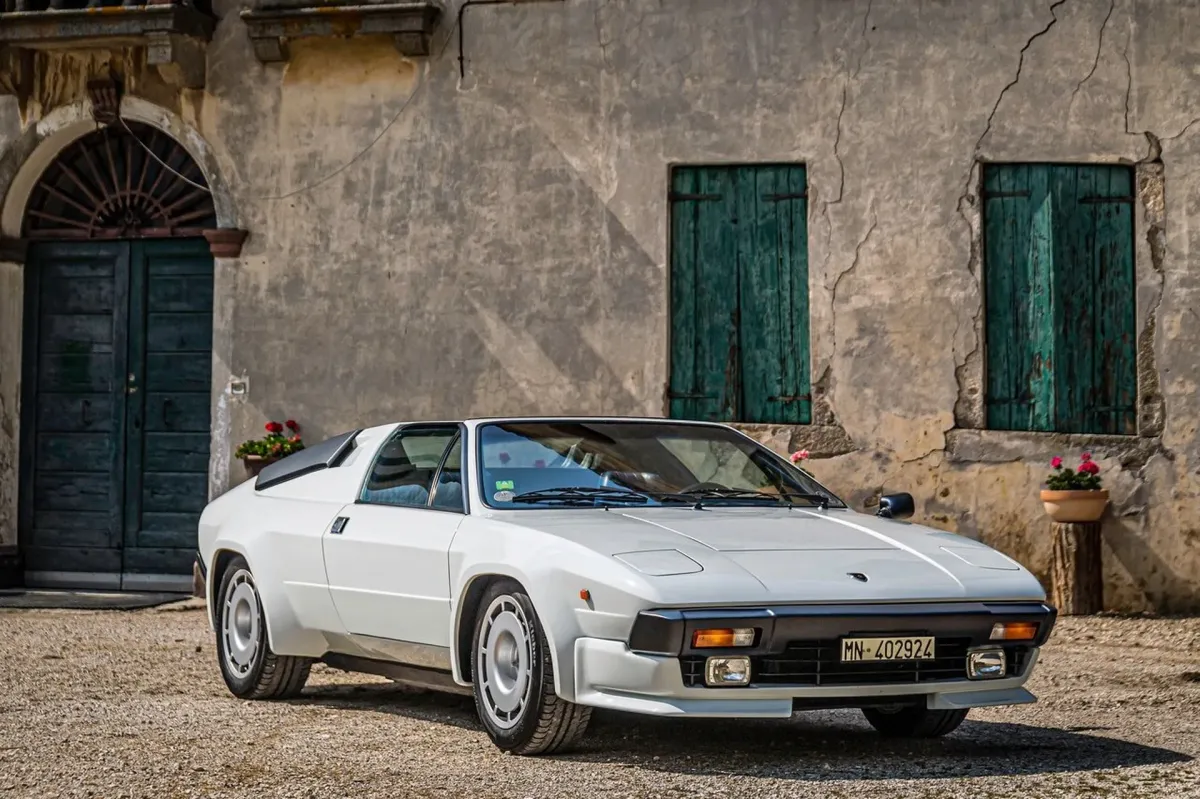 ¡El Lamborghini Jalpa, un capricho de los 80! 😜 ¿Te atreverías a conducir este exótico? 🏎️