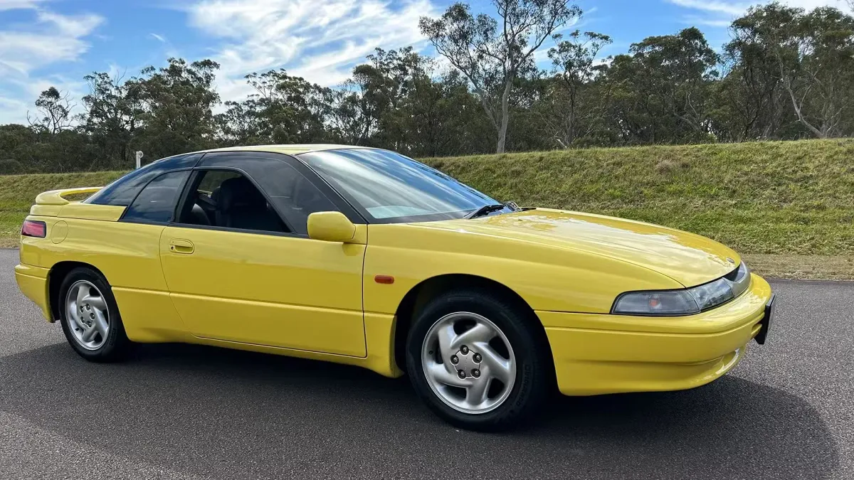 ¡El Subaru SVX: Un auto que desafía las normas! 🚗🤯