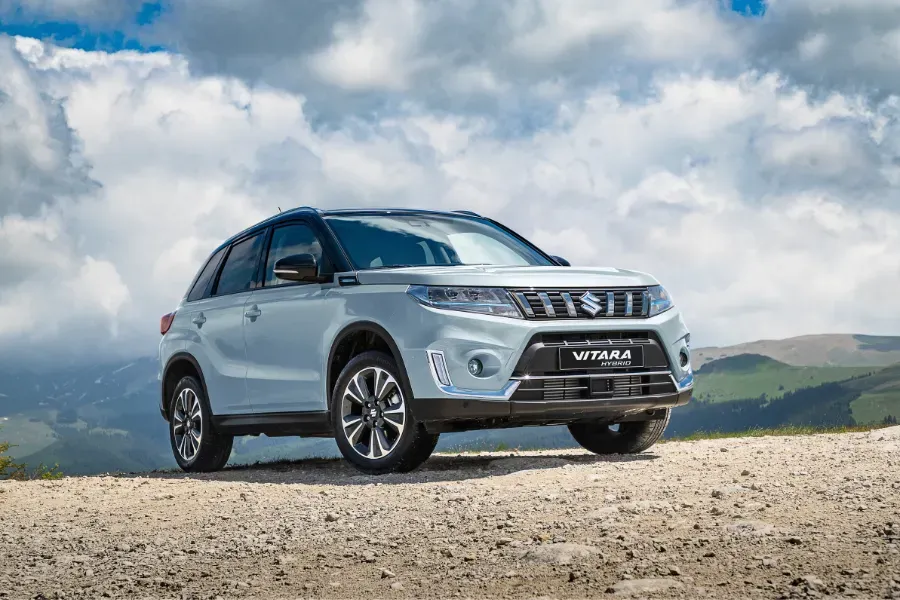 Suzuki Vitara Hybrid 2023:  ¿Un SUV familiar que te conquistará? 🚗