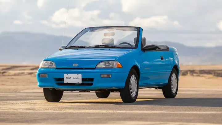 ¡El auto que te hará decir "WOW"!  ¿Por qué un Geo Metro Convertible de 1992 es un viaje al pasado?