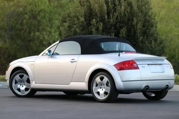 ¡El Audi TT del 2001: Un Clásico Moderno que Te Dejará Boquiabierto! 🤯