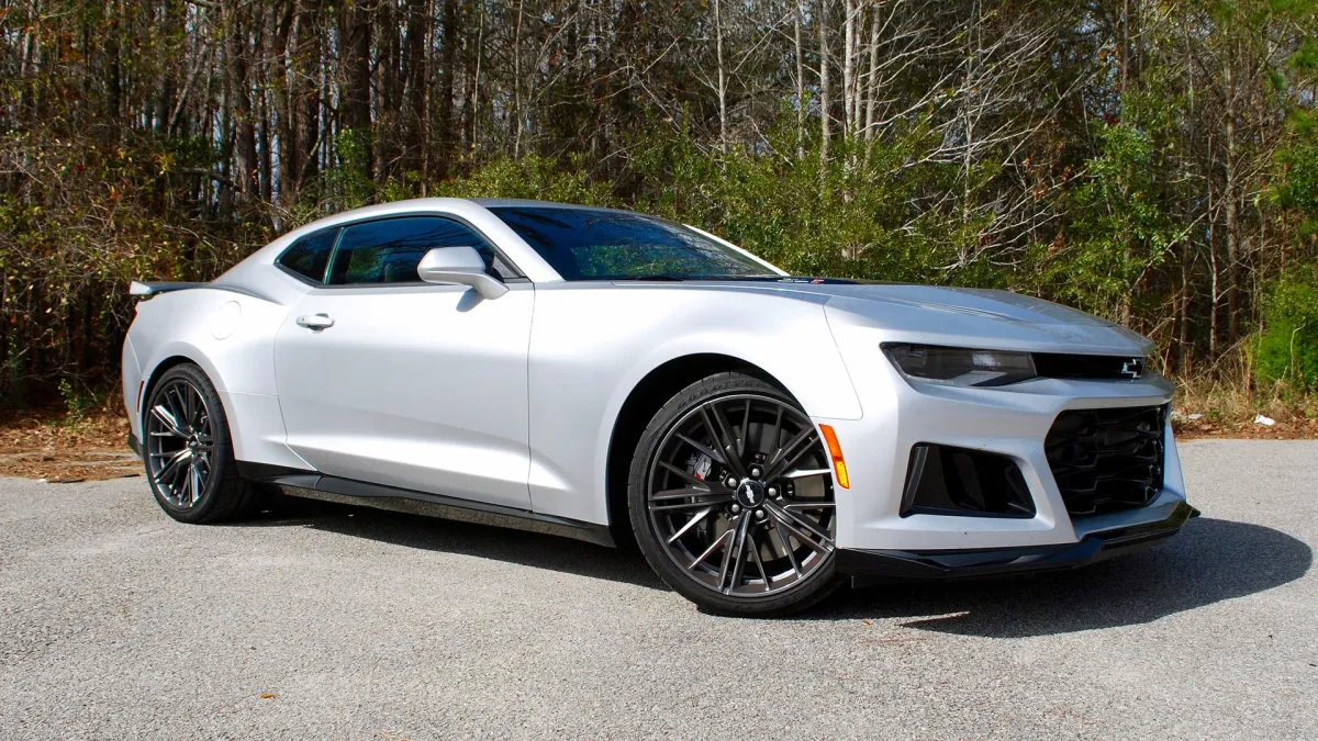 ¡Chevy Camaro ZL1 2017: El Muscle Car que te dejará con la boca abierta! 🤯