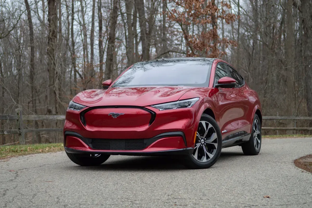 ¡Ford Mustang Mach-E: La Rebelión Eléctrica! ⚡️